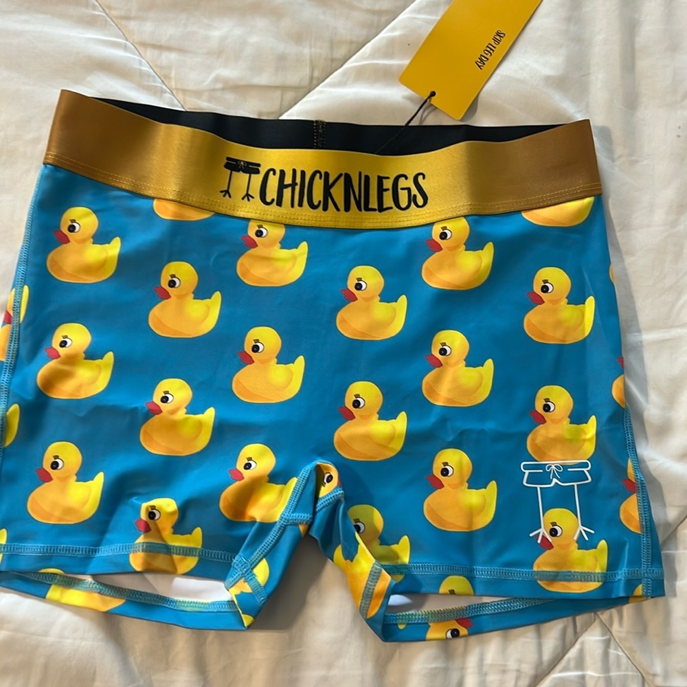 Chicknlegs running short NWT, size medium